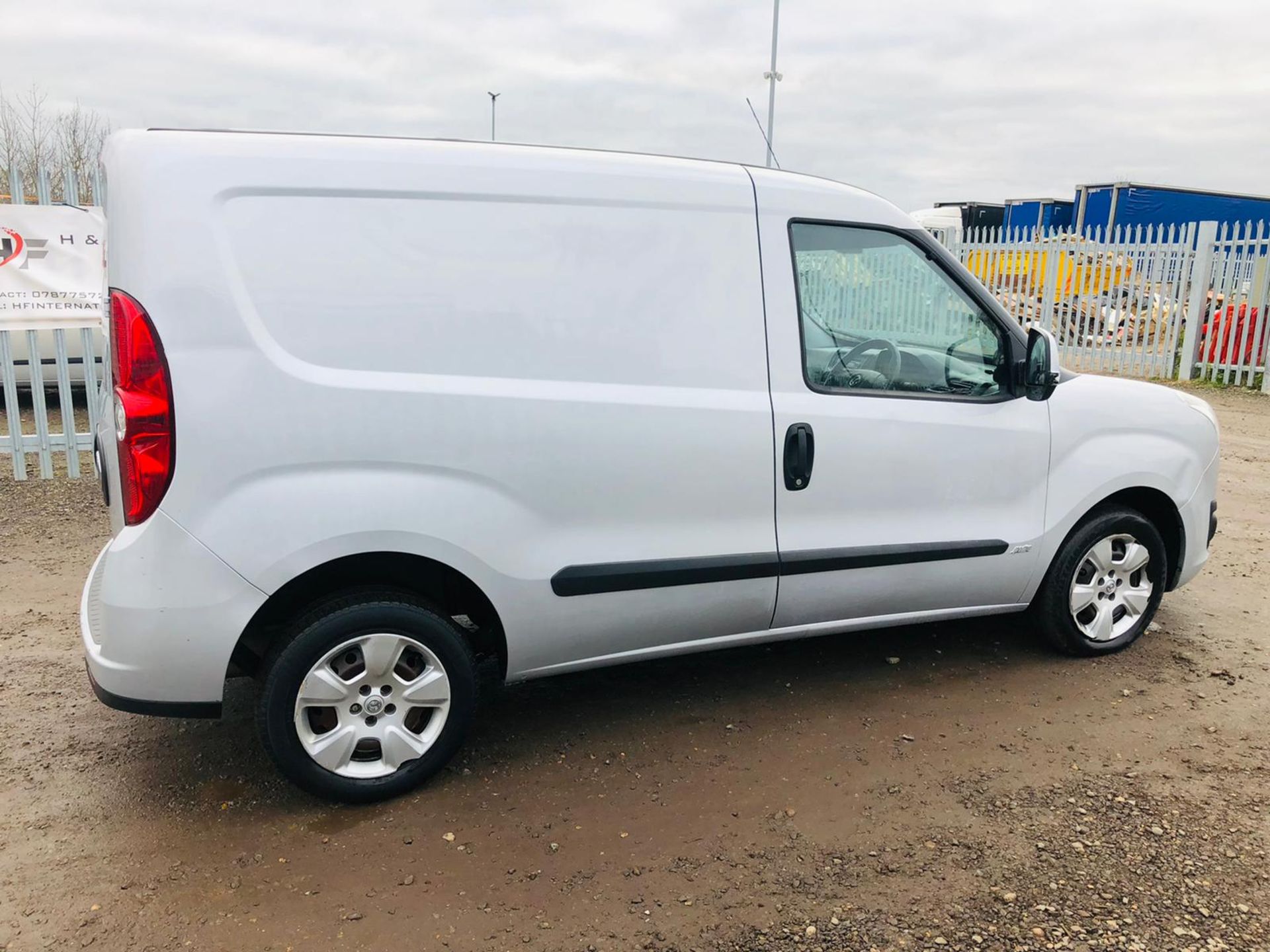 **ON SALE**Vauxhall Combo 1.3 CDTI 2000 L1 H1 ** Sportive ** 2015 '65 Reg' Air Con - Metallic Silver - Image 14 of 28