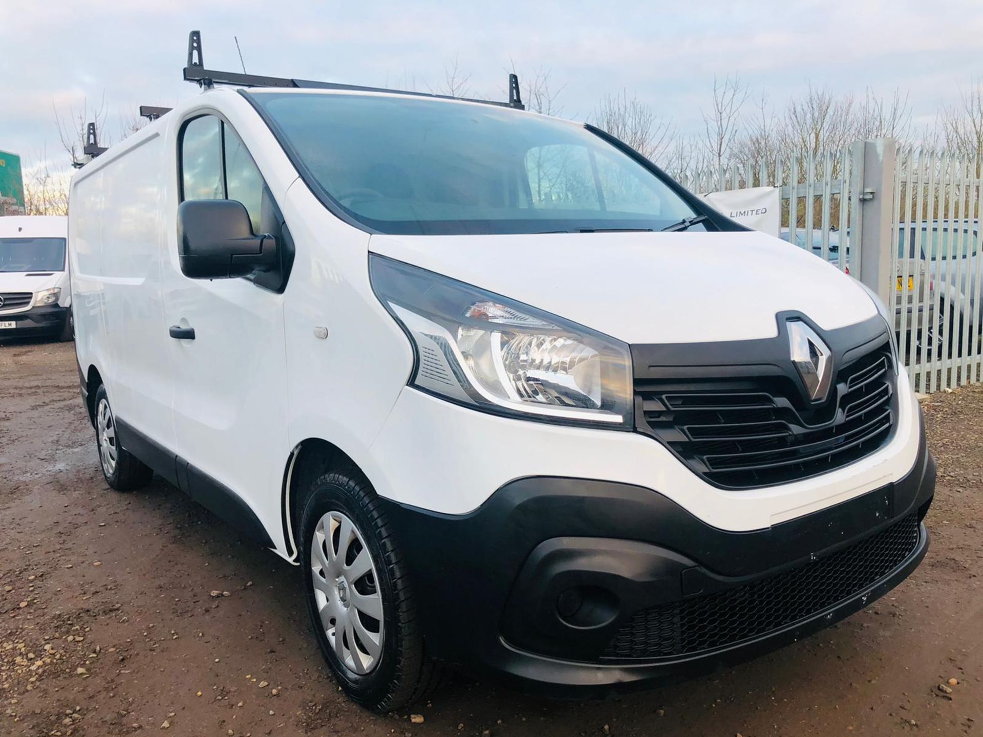 ** ON SALE ** Renault Trafic SL27 Business 1.6 DCI 120 2017 '17 Reg' Euro 6B - ULEZ Compliant - - Image 2 of 24