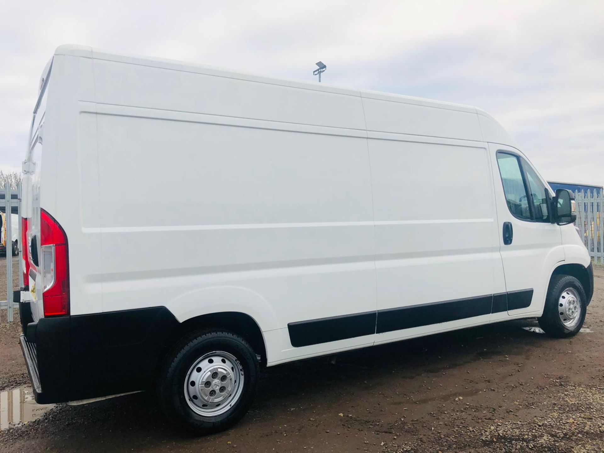 Peugeot Boxer 2.0 BlueHDI 130 335 L3 H2 2018 ' 68 Reg' Euro 6B - ULEZ Compliant - Sat Nav - Air Con - Image 18 of 34