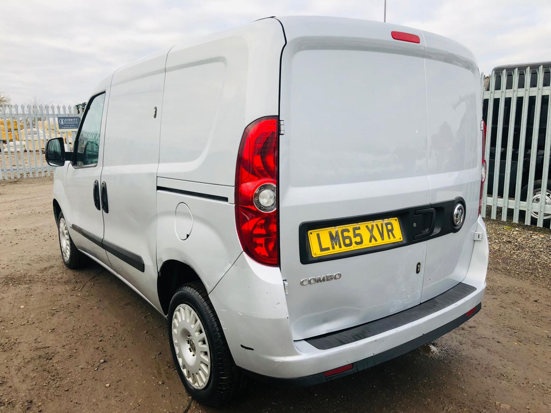 **ON SALE**Vauxhall Combo 1.3 CDTI 2000 L1 H1 ** Sportive ** 2015 '65 Reg' Air Con - Metallic Silver - Image 9 of 28