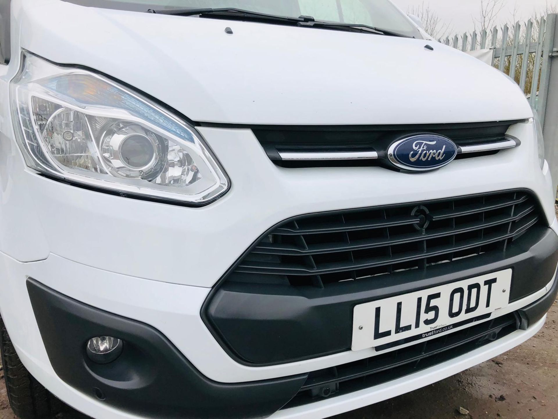 **ON SALE**Ford Transit 2.2 TDCI 125 E-Tech 290 Limited L2 H1 2015 '15 Reg' Air Con - Cruise Control - Image 12 of 33