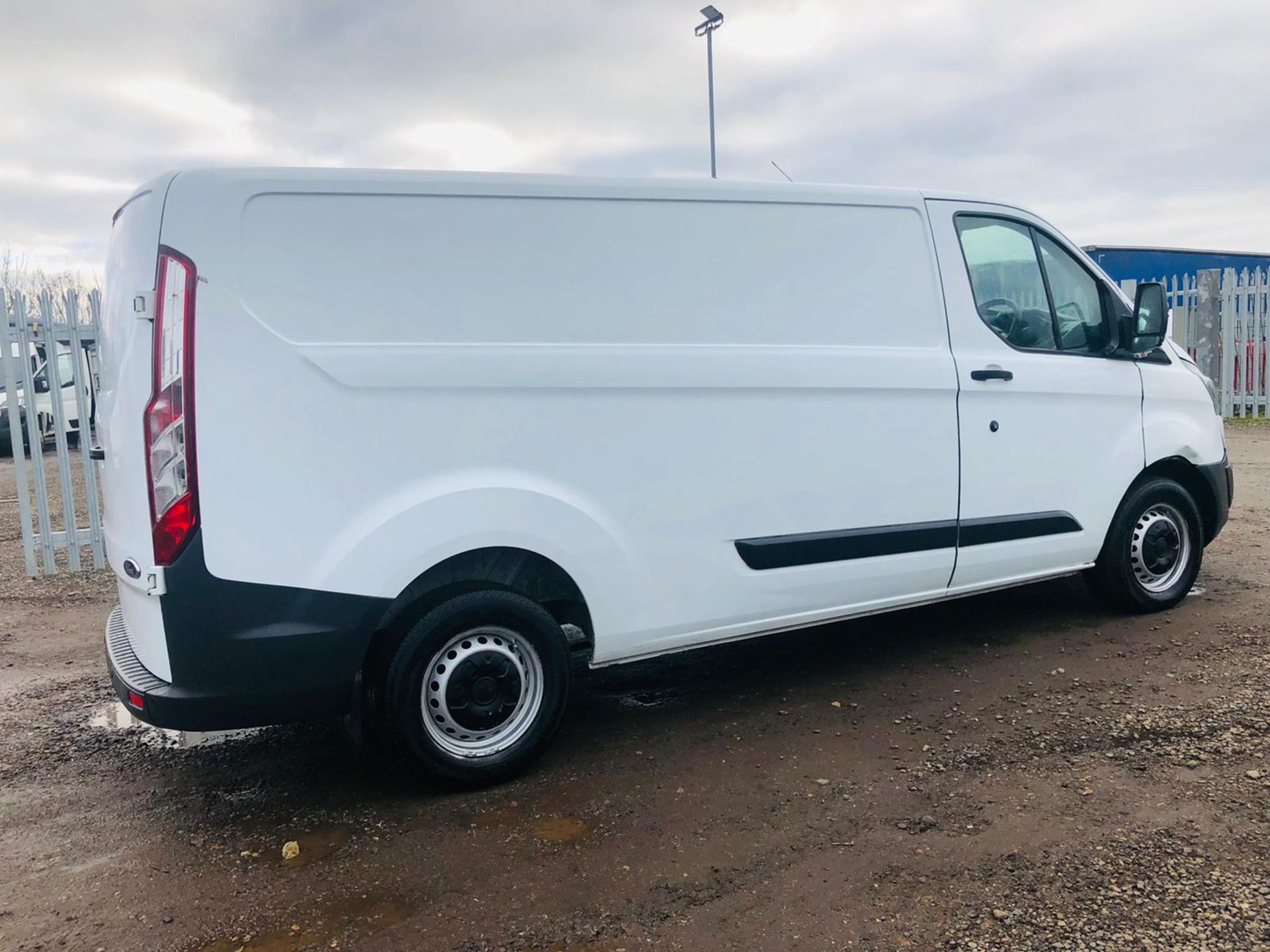 ** ON SALE ** Ford Transit Custom 2.2 TDCI 290 Eco Tech LWB 2015 '64 Reg' - Image 8 of 31