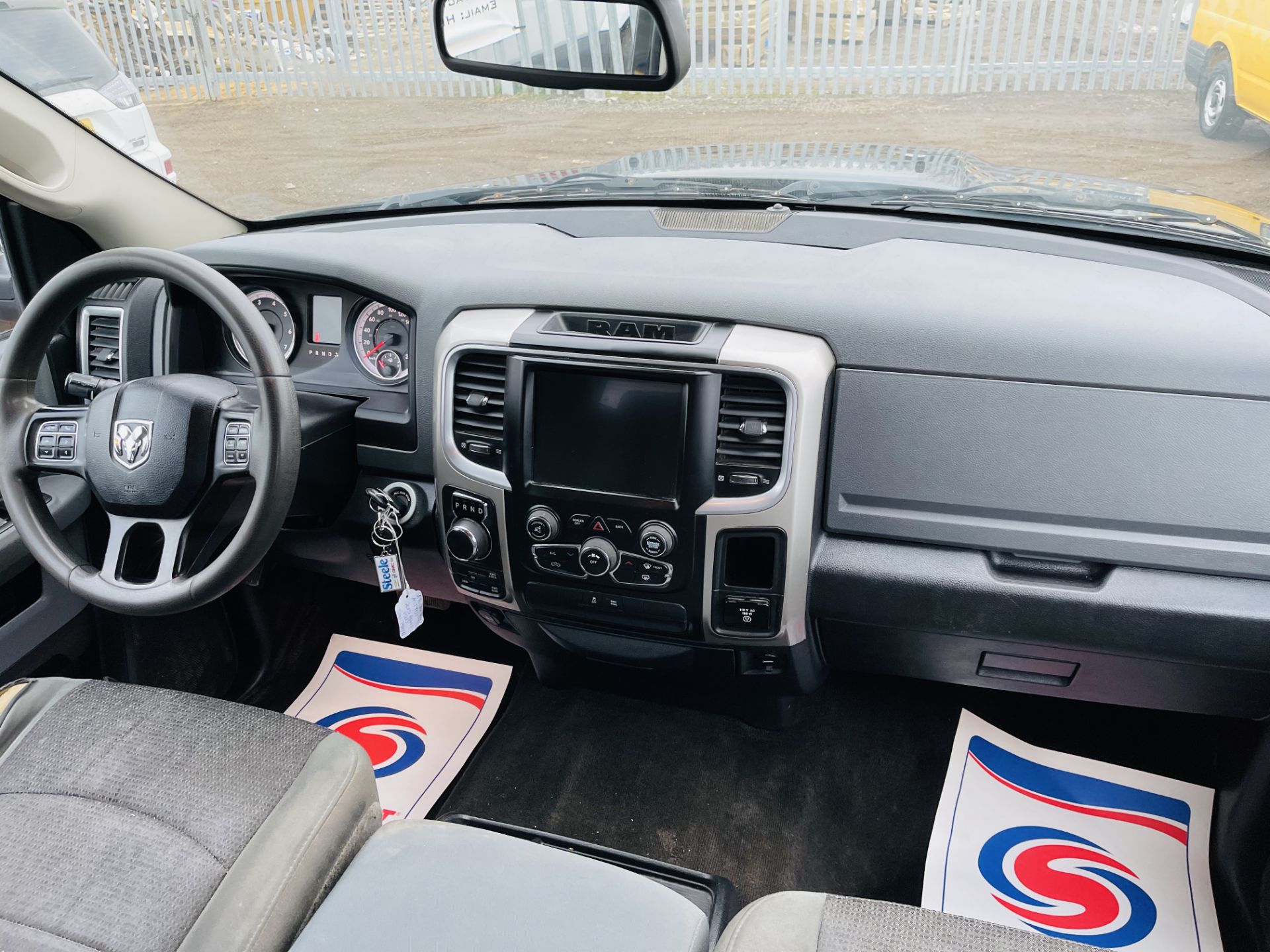 Dodge Ram 3.6L V6 1500 Crew Cab SLT ' 2015 Year ' A/C - 6 Seats - Chrome Package - Image 16 of 21