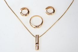 Collier, Ring und Creolen 585 GGCollier mit Anhänger im Form eines Stabes mit Brillant von ca. 0,