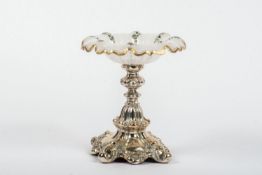 Biedermeier Tafelaufsatz Deutsch um 183013 lötiges Silber. Auf passig ausgeschnittenem Fuß mit