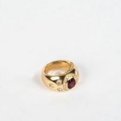 Bandring mit Rhodolite und Diamanten18 ct. Gelbgold. Breite Ringschiene, in der Mitte mit