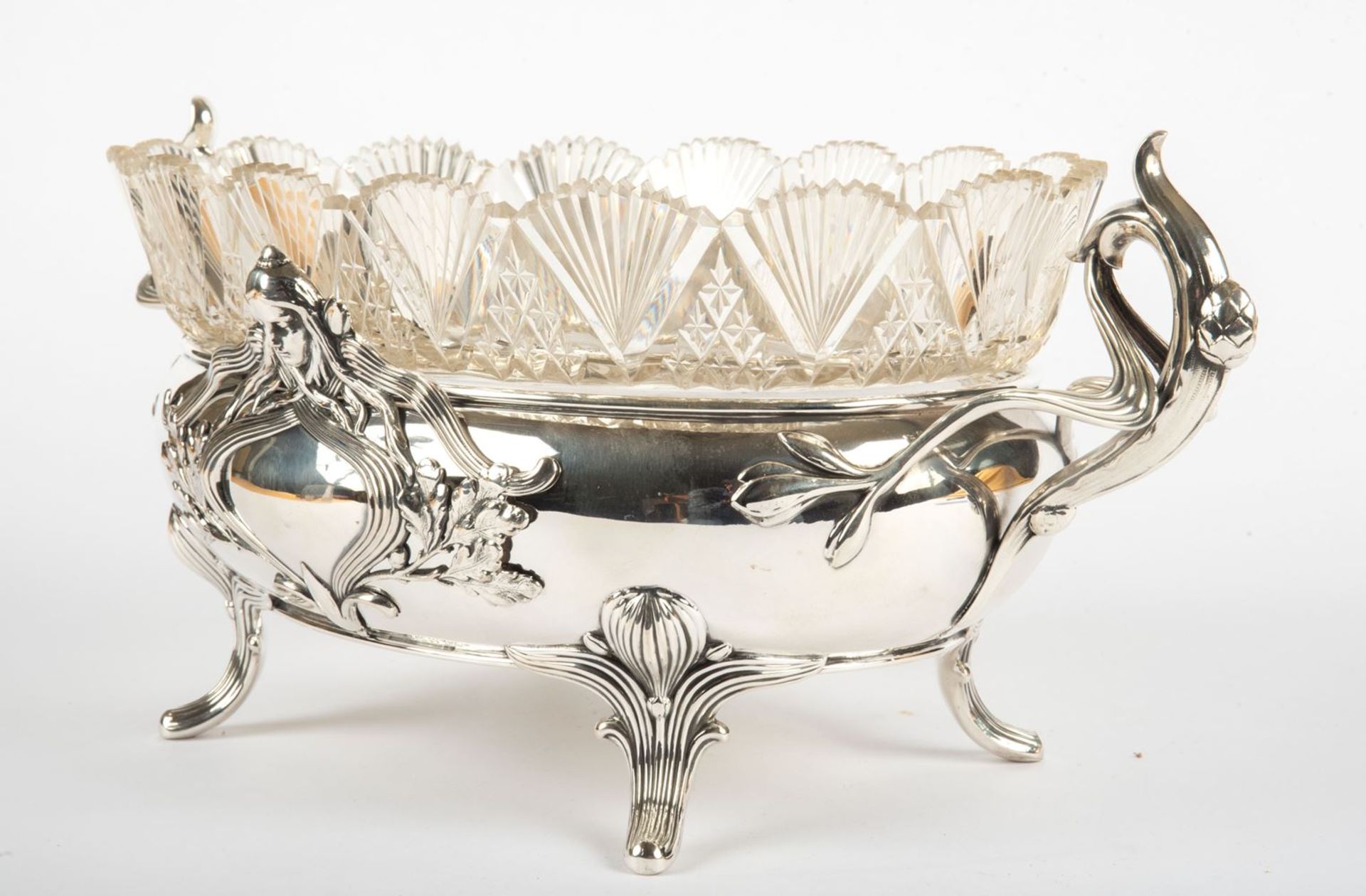 Jugendstil-Jardiniere Koch & Bergfeld um 1900800 er Silber. Auf vier floral reliefierten Füßen - Bild 5 aus 5