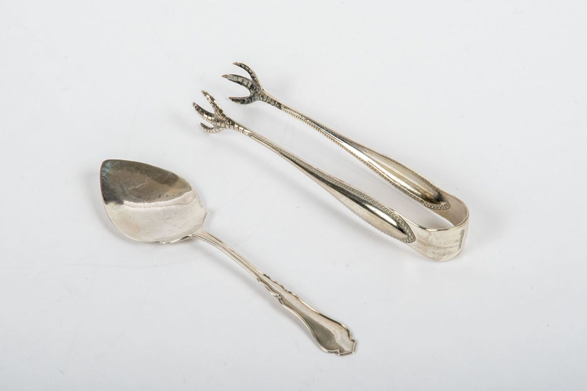 Zuckerzange und LöffelZange versilbert, Löffel , 925 er Silber, Birmingham. L.: 11 cm. - Image 2 of 2