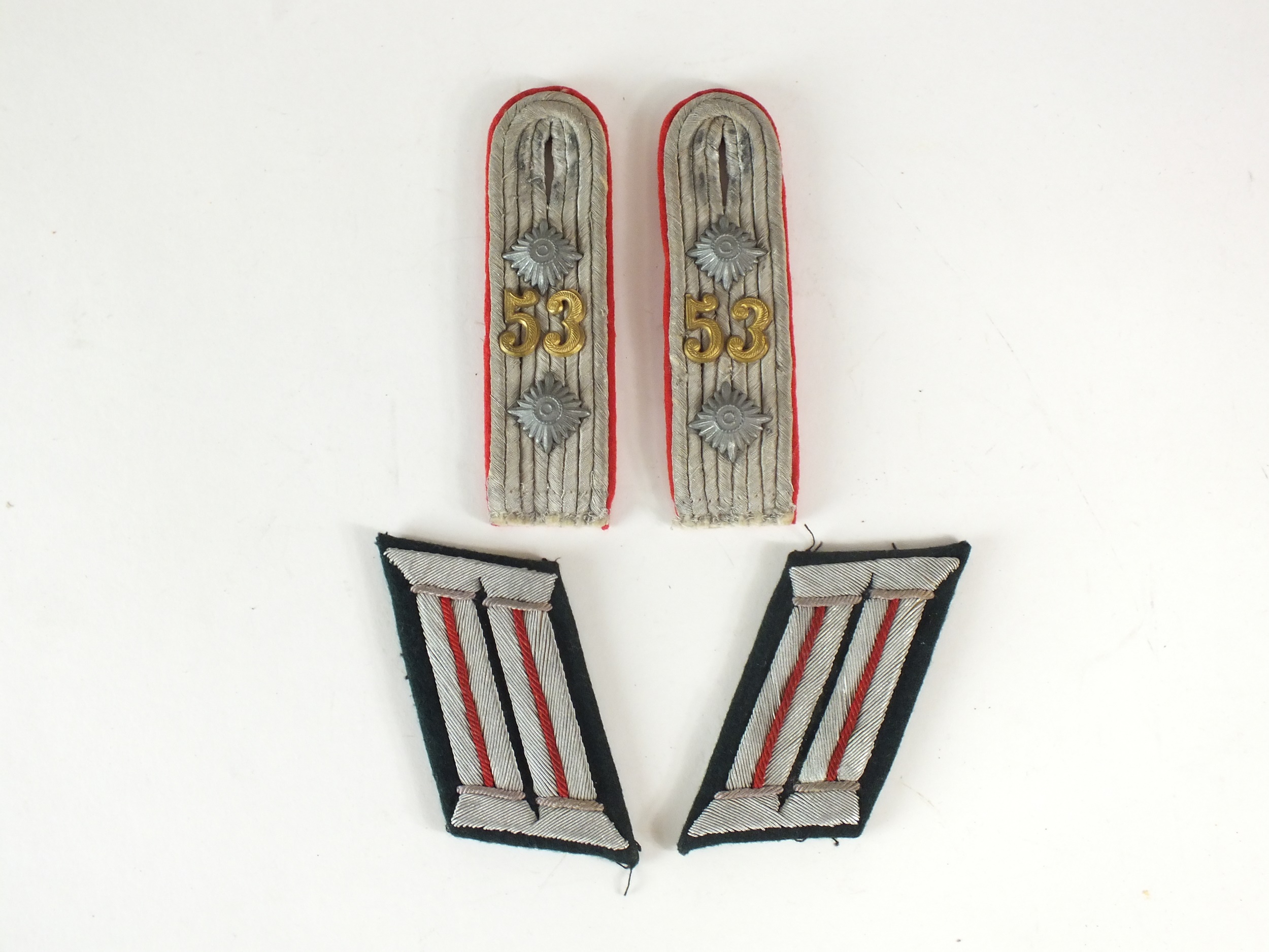 Pair of German Artillery Reserve Officer's shoulder boards and collar tabs