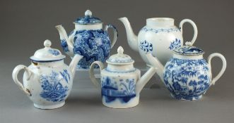 Five blue and white teapots, circa 1800-20 comprising a pearlware drum-shaped teapot decorated