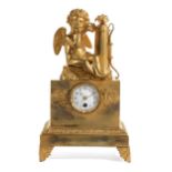 Pendule mit sinnierendem Putto