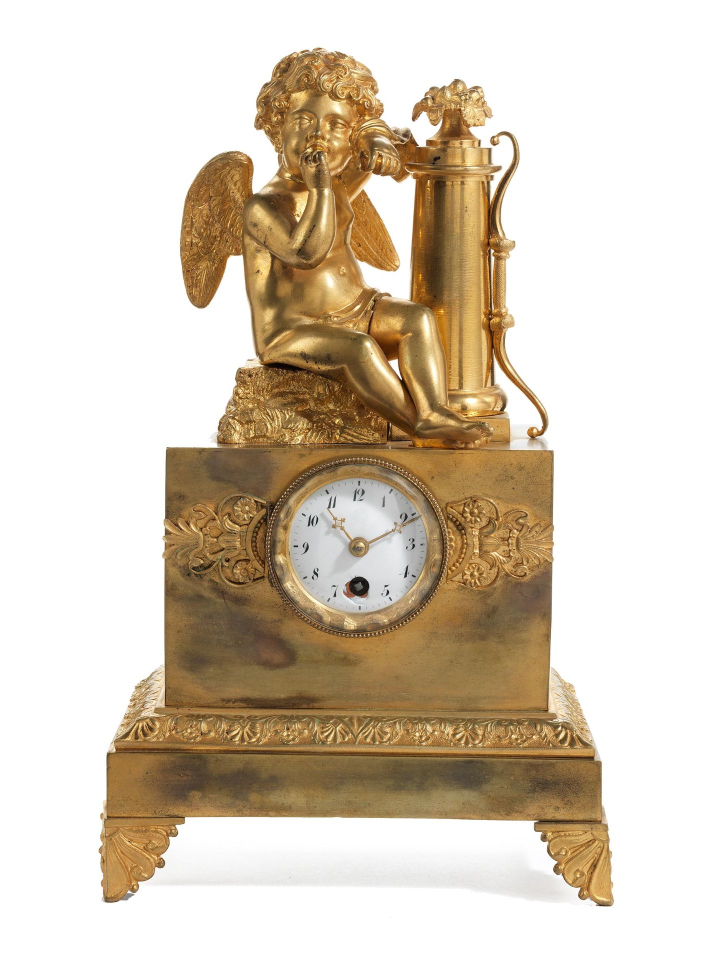 Pendule mit sinnierendem Putto