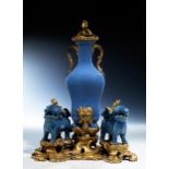 Tischbrunnen für Parfum, in chinesischem Porzellan mit Blauglasur der Qianlong-Periode, 1736 –