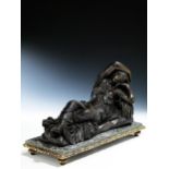 Bronzefigur der liegenden „Ariadne“