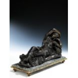 Bronzefigur der liegenden &#34;Ariadne“