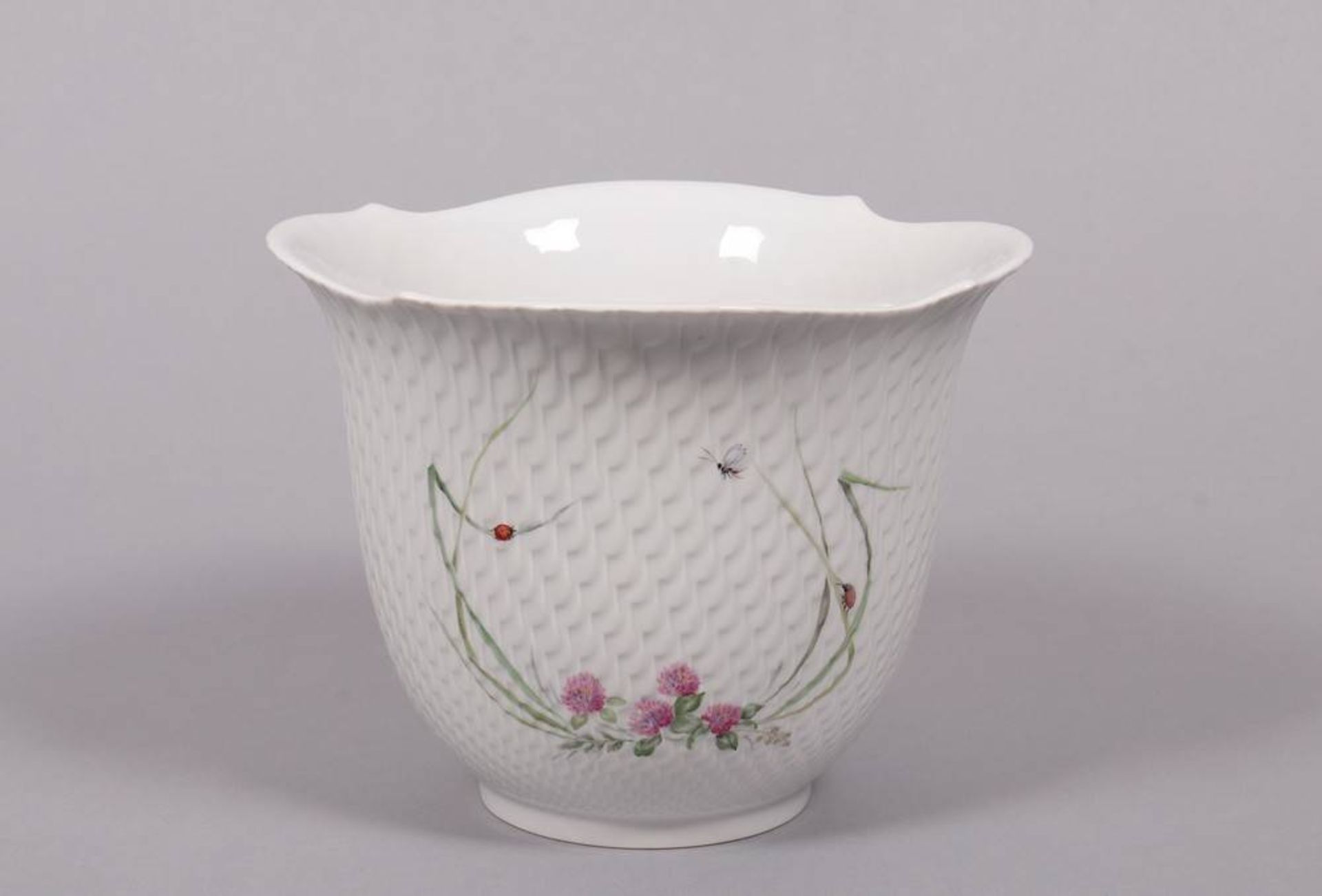 Cachepot, Meissen, Entwurf Sabine Wachs um 1995, Dekor "Waldflora mit Insekten"