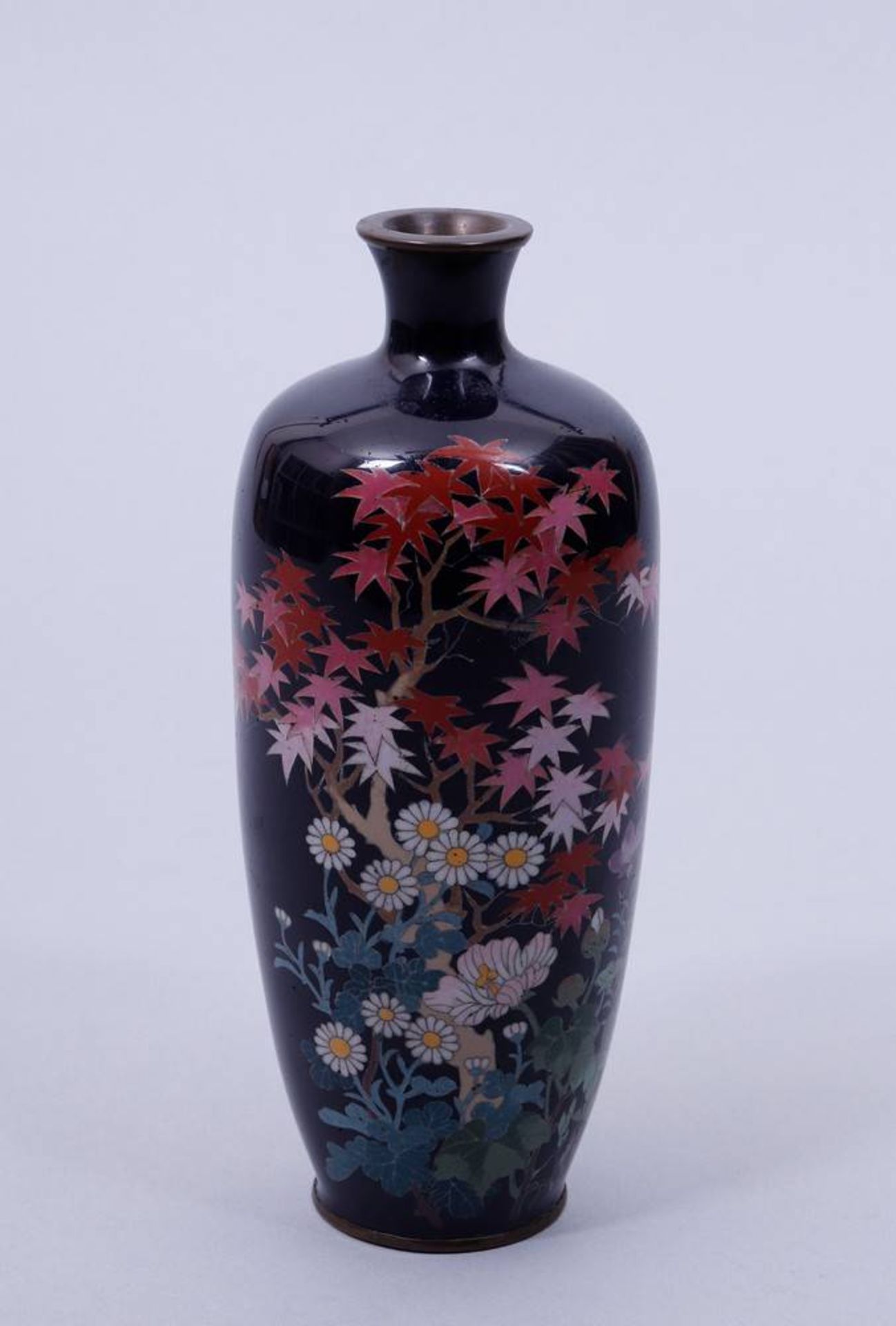 Kleine Cloisonné-Vase, Japan, um 1900