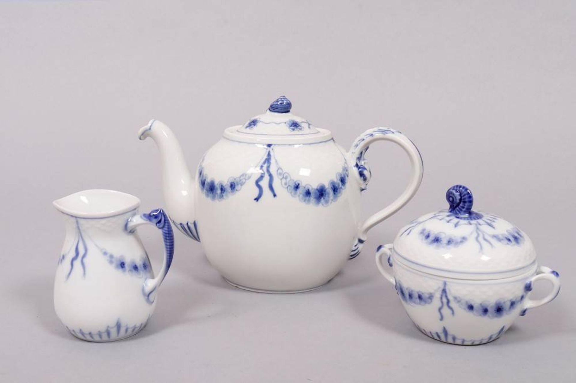 Tea service for 6 persons, Bing & Grondahl, shape and decor "Empire blue and white", 20th C. - Image 4 of 6