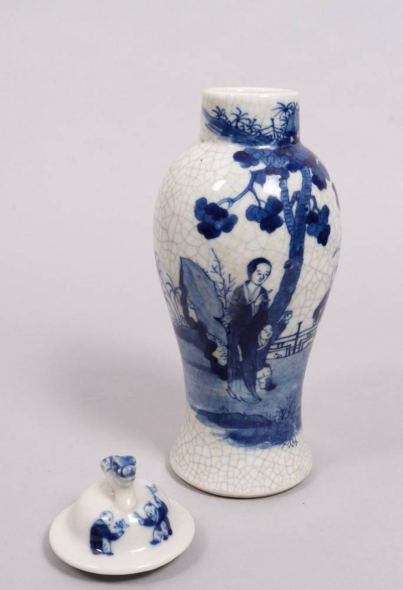 Lidded vase, China, probably Republic period - Image 2 of 5