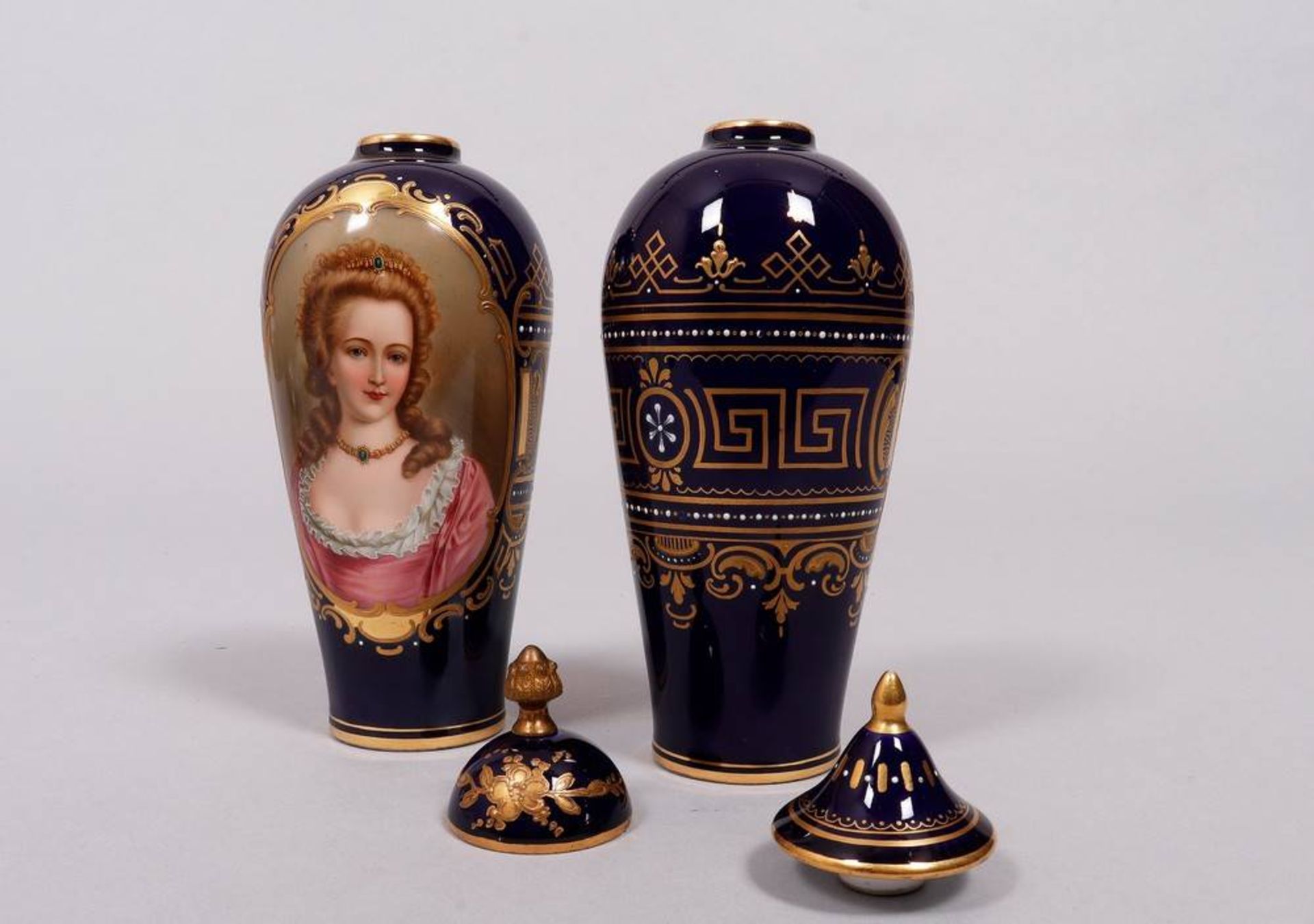 2 lidded portrait vases, Thuringia, ca. 1900 - Image 2 of 6