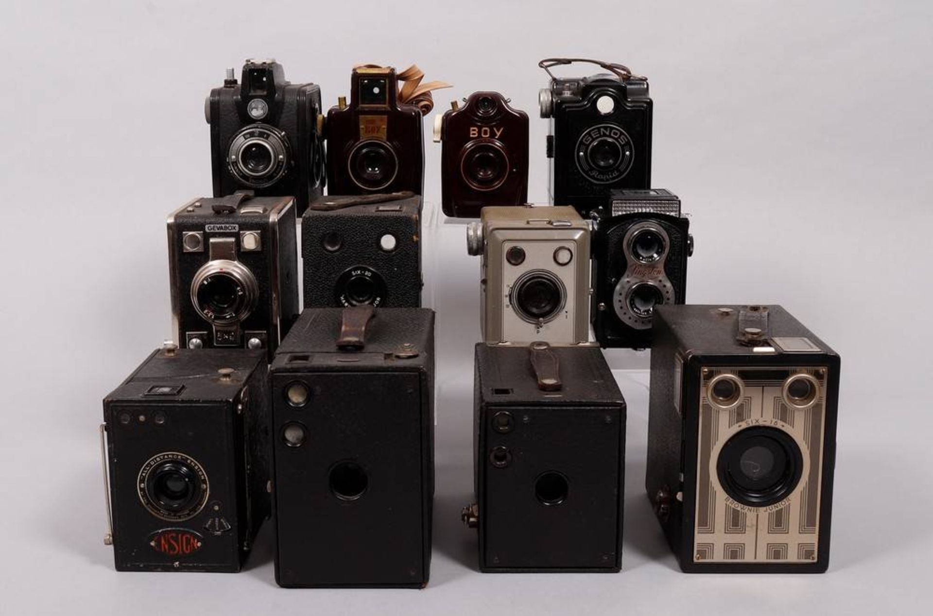 12 box cameras, various manufacturers, 1st half 20th C.