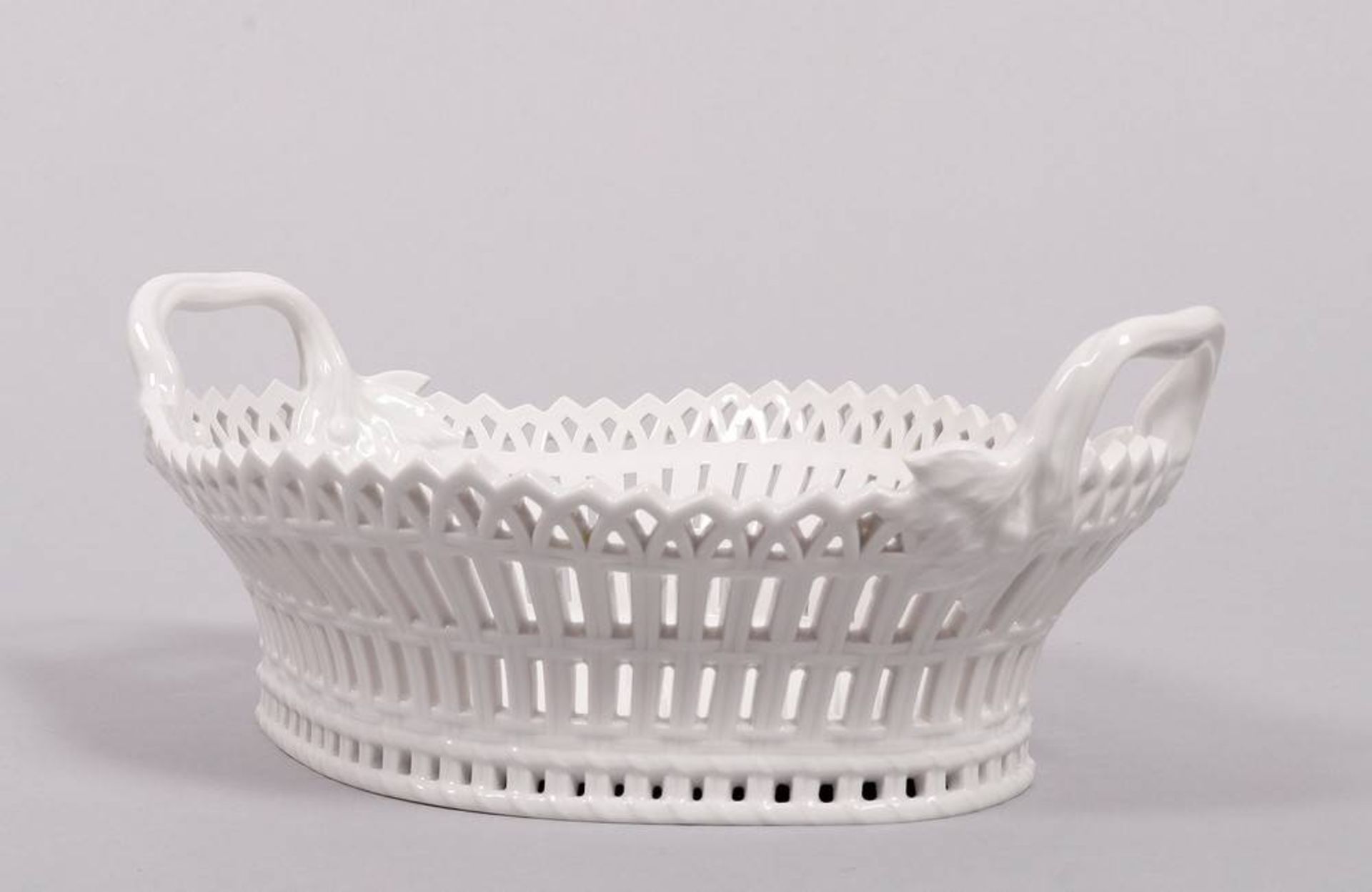 Basket bowl ("Englischer Korb"), designed in 1770 by Friedrich Elias Meyer for KPM-Berlin, 