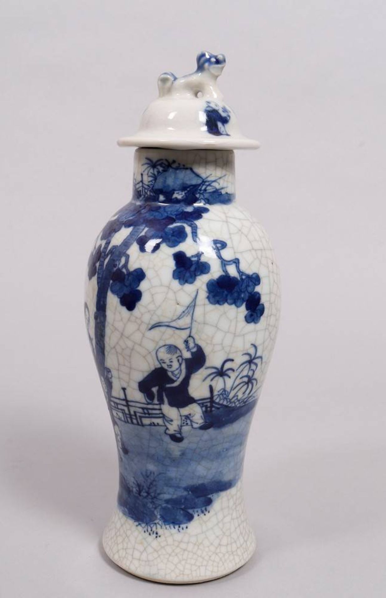 Lidded vase, China, probably Republic period - Image 3 of 5