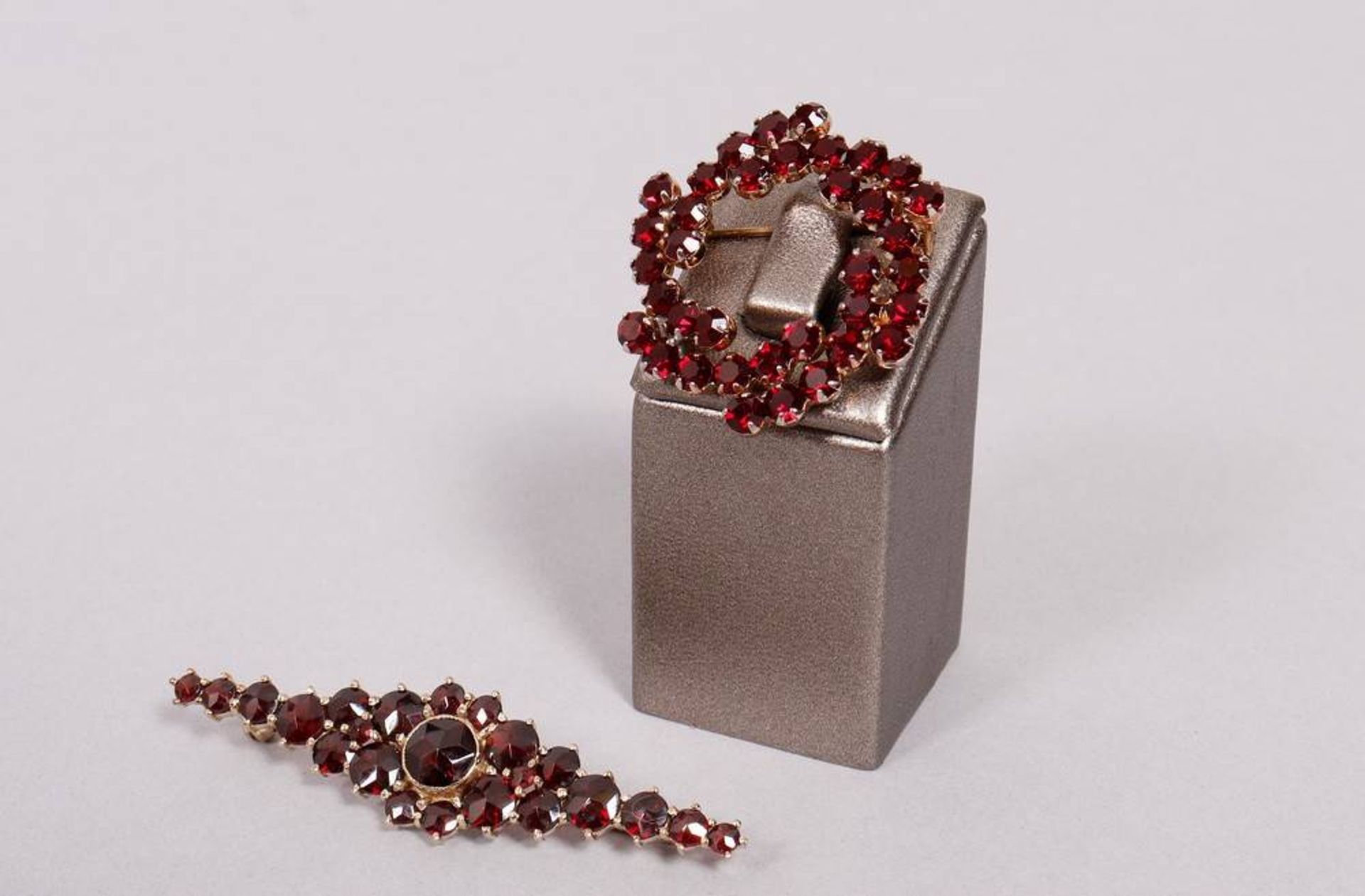 Mixed lot of garnet jewelry, partly gold - Image 2 of 6