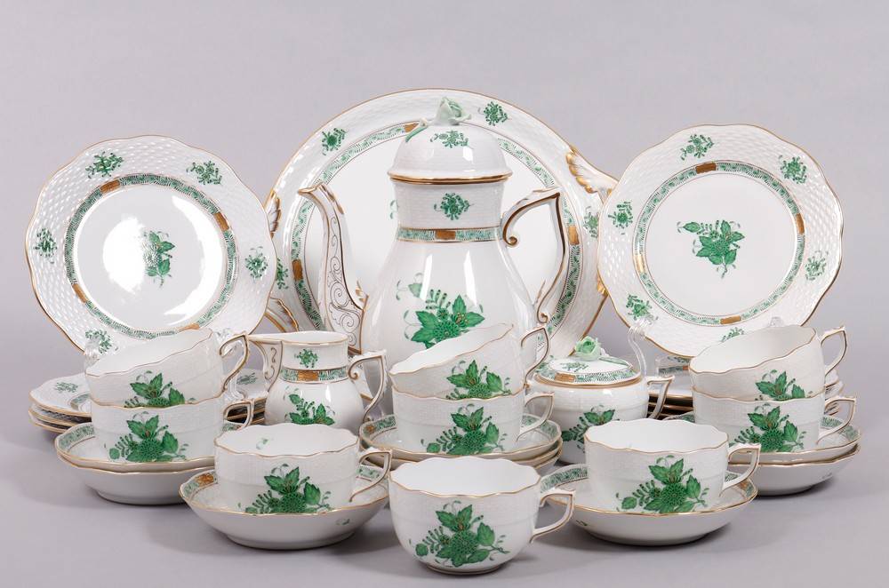 Coffee service for 9 persons, Herend, Hungary, "Apponyi green" decor, 20th C.