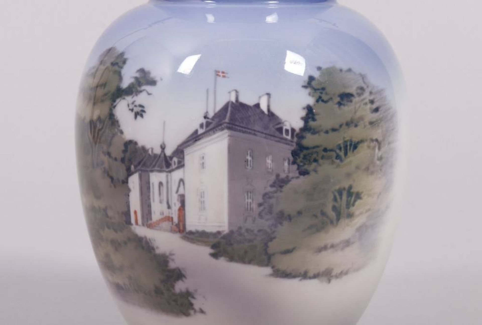 Vase, Royal Copenhagen, motif "Indgang til Herregaard" (entrance to the manor), 1969/74 - Image 2 of 3