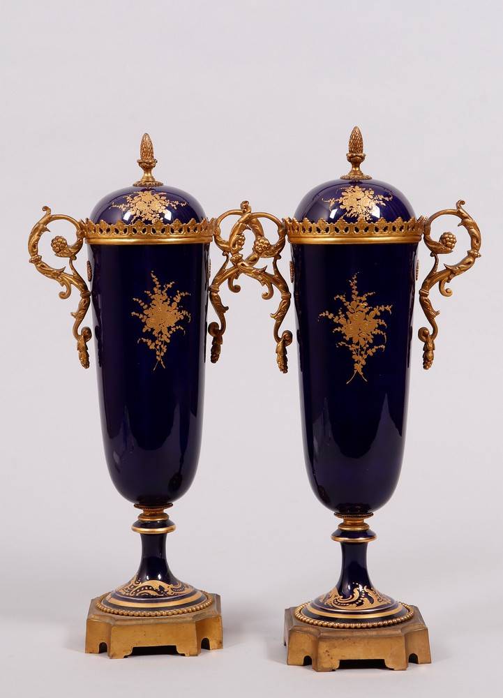 Pair of lidded vases, Chateau des Tuileries, Sèvres, around 1840 - Image 9 of 15