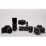 3 SLR-Kameras mit Zubehör, Nikon, 1980er Jahre