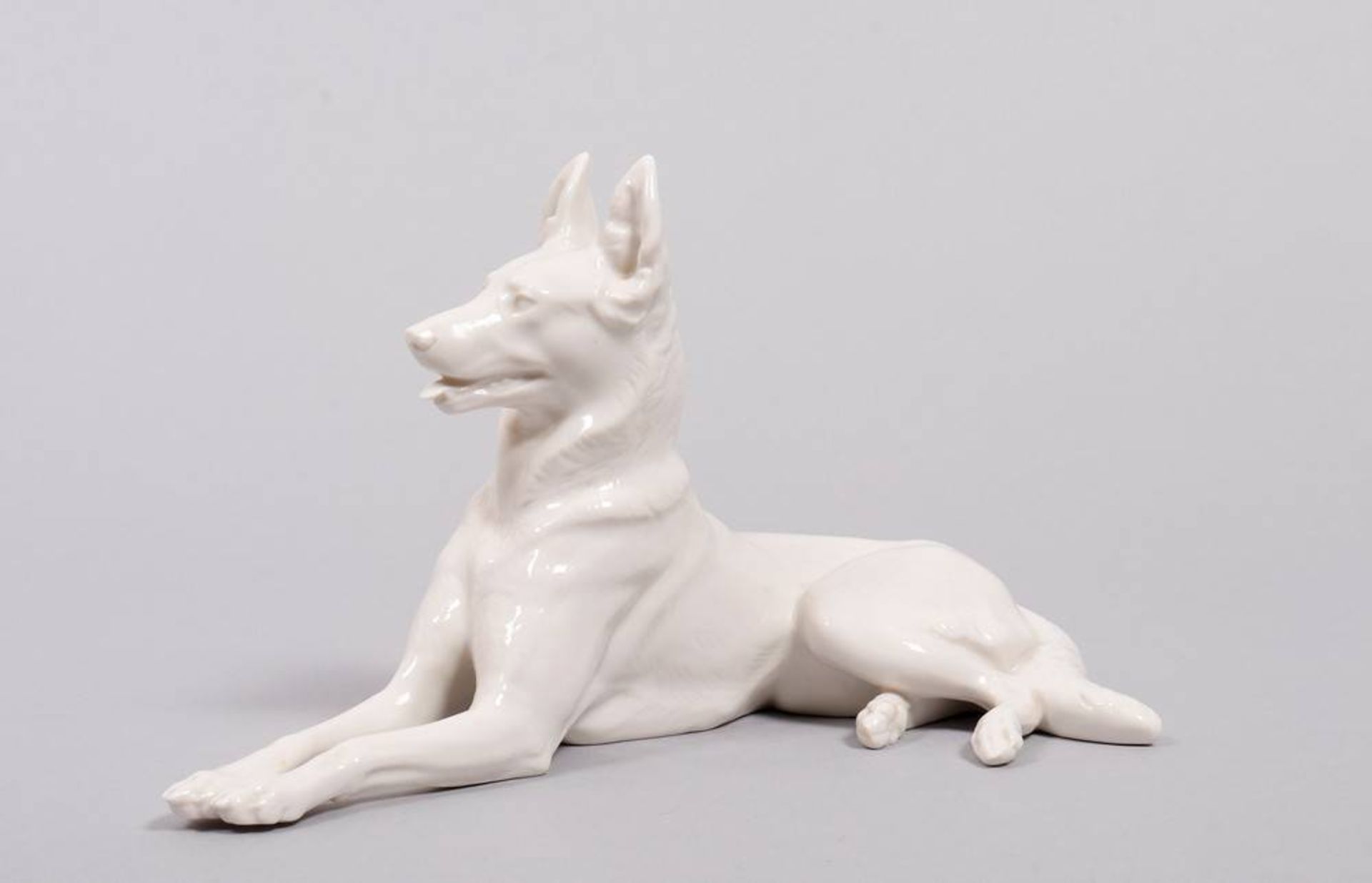 Lying shepherd dog, designed 1914 by Theodor Kärner for Nymphenburg, 20th C. 