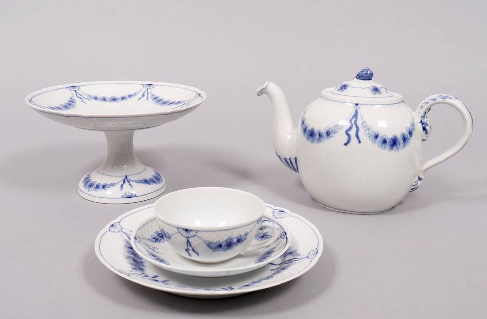 Tea service for 6 persons, Bing & Grondahl, shape and decor "Empire blue and white", 20th C. - Image 5 of 6