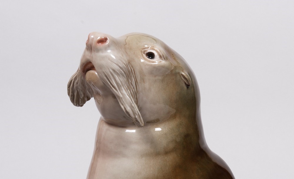 Large sea lion on natural base, designed in 1903 by Otto Jarl for Meissen, manufactured ca. 1905/10 - Image 4 of 8