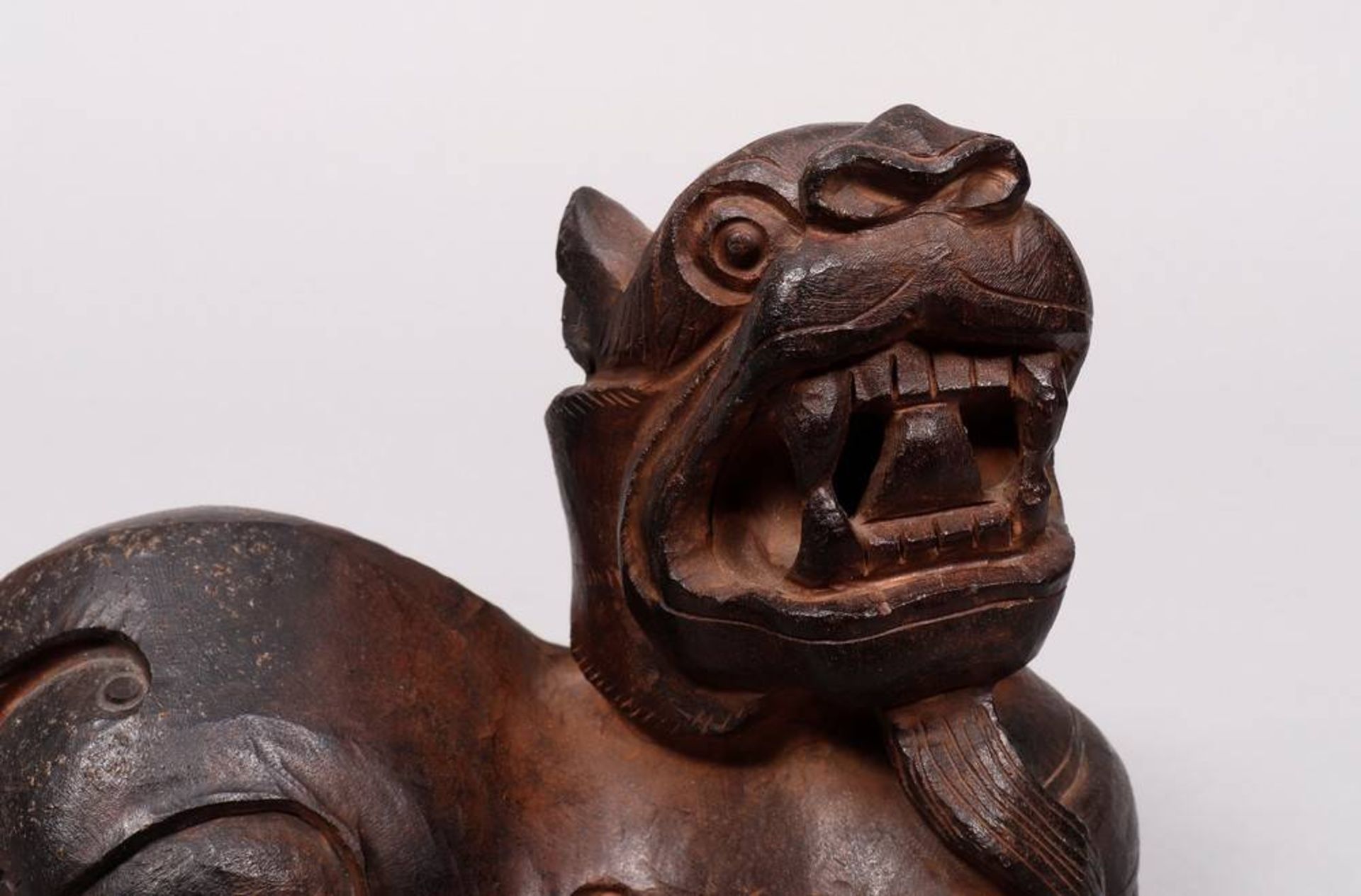 Qilin, China, poss. Kangxi-period, 18th C., carved dark brown stone ( poss nephrite)  - Image 3 of 3