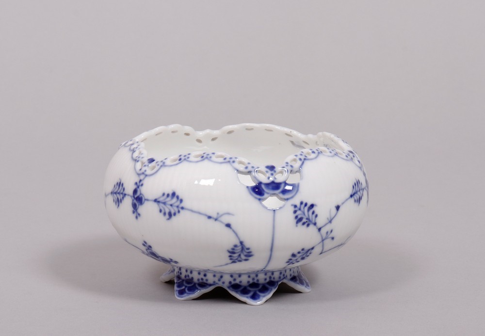 Small potpourri bowl, Royal Copenhagen, Denmark, ca. 1910/20