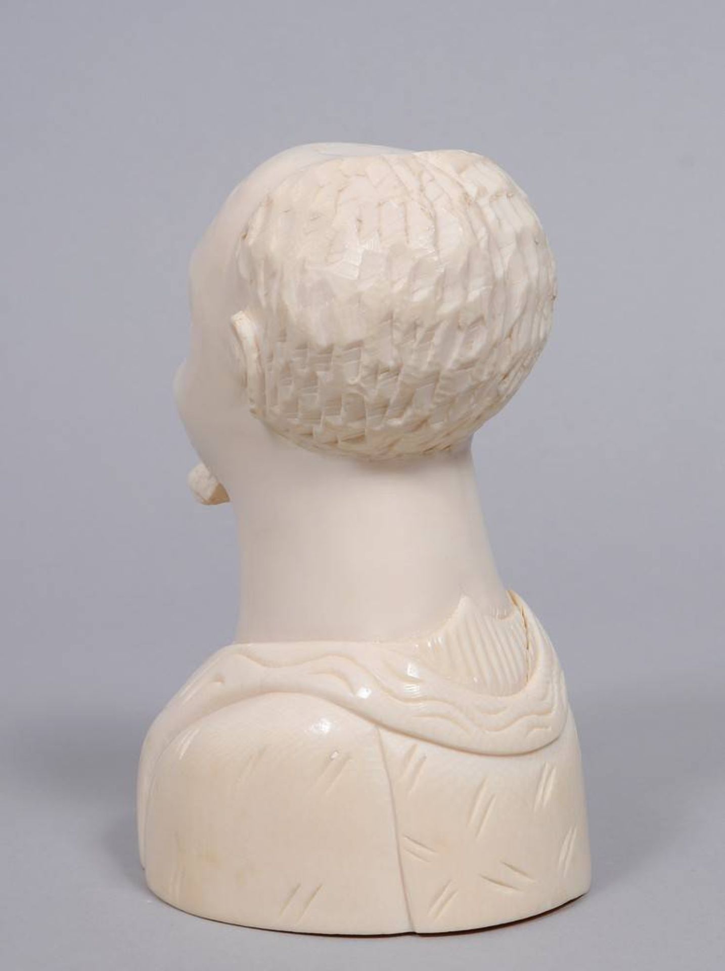 Male bust, Africa, 20th C. - Image 2 of 7