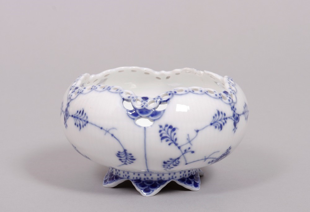 Small potpourri bowl, Royal Copenhagen, Denmark, ca. 1910/20 - Image 2 of 7