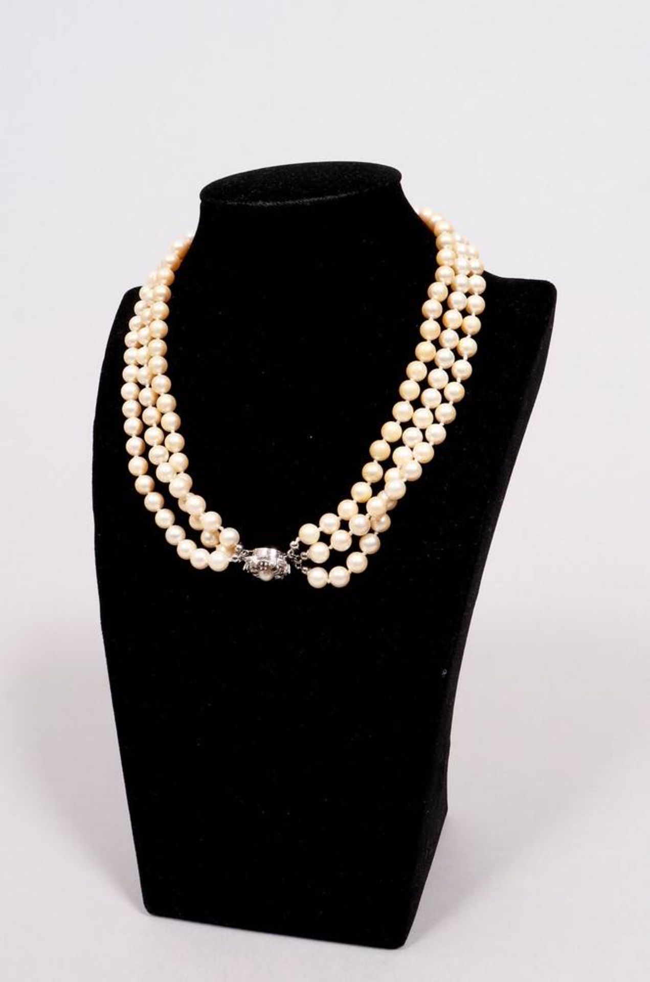 3 pearl necklaces - Image 2 of 8