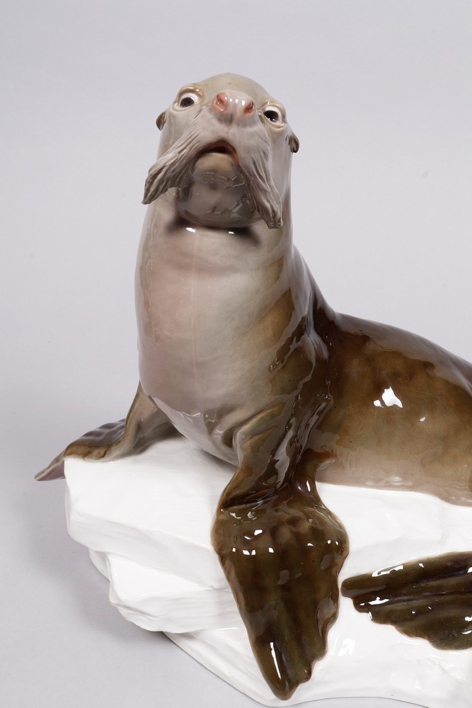 Large sea lion on natural base, designed in 1903 by Otto Jarl for Meissen, manufactured ca. 1905/10 - Image 3 of 8