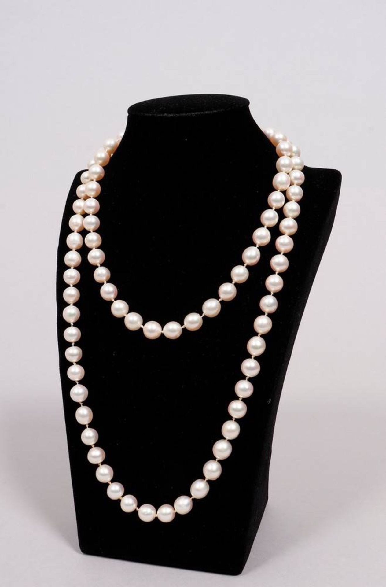 Pearl necklace, 585 WG ball clasp