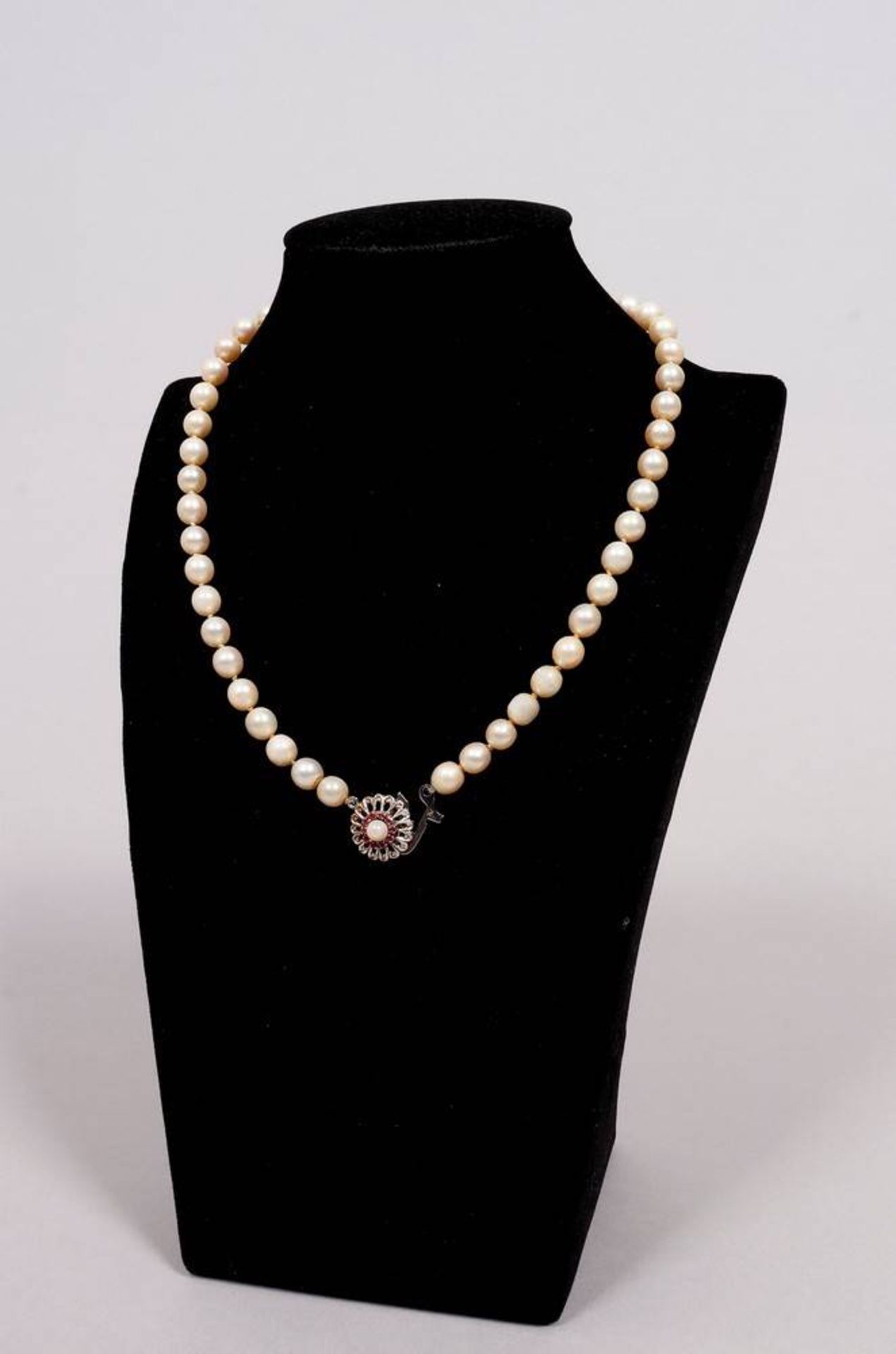 3 pearl necklaces - Image 4 of 8