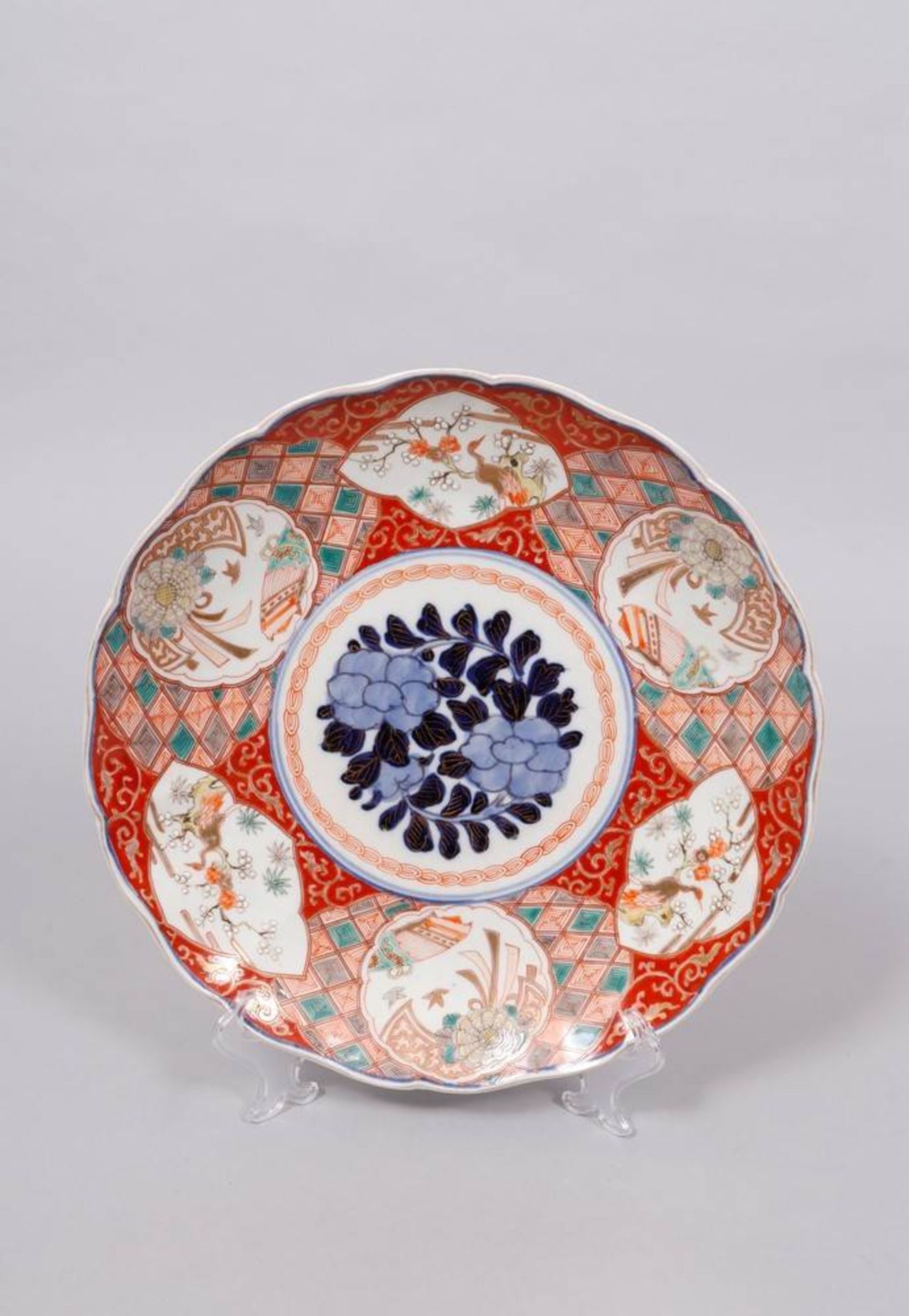 Imari-dish, China, 19th C., porcelain, painted in underglaze blue/iron red/green/gold and grey 