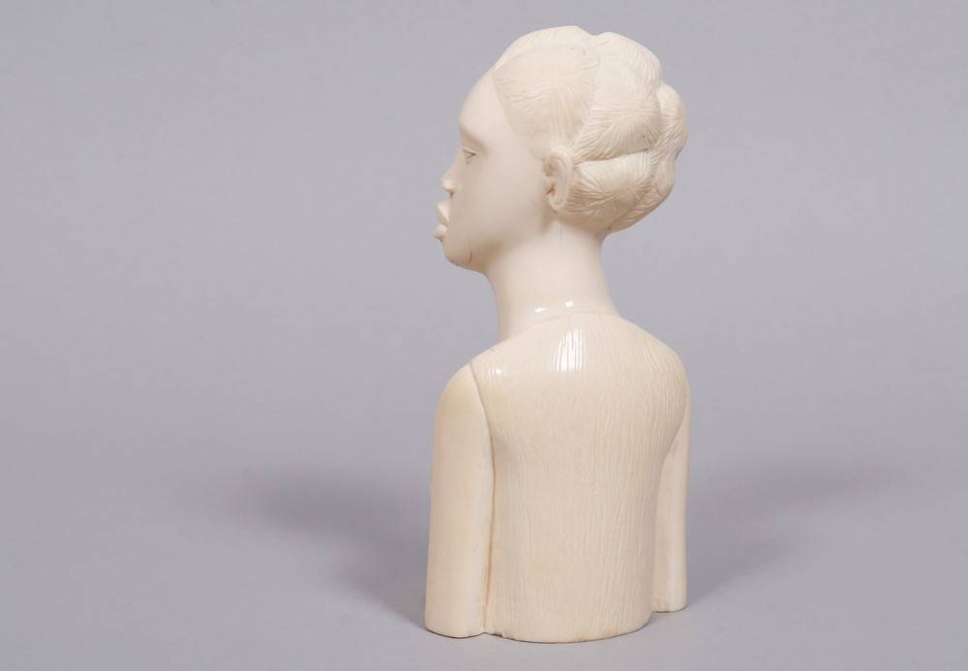 Female bust, Africa, 20th C. - Image 2 of 5