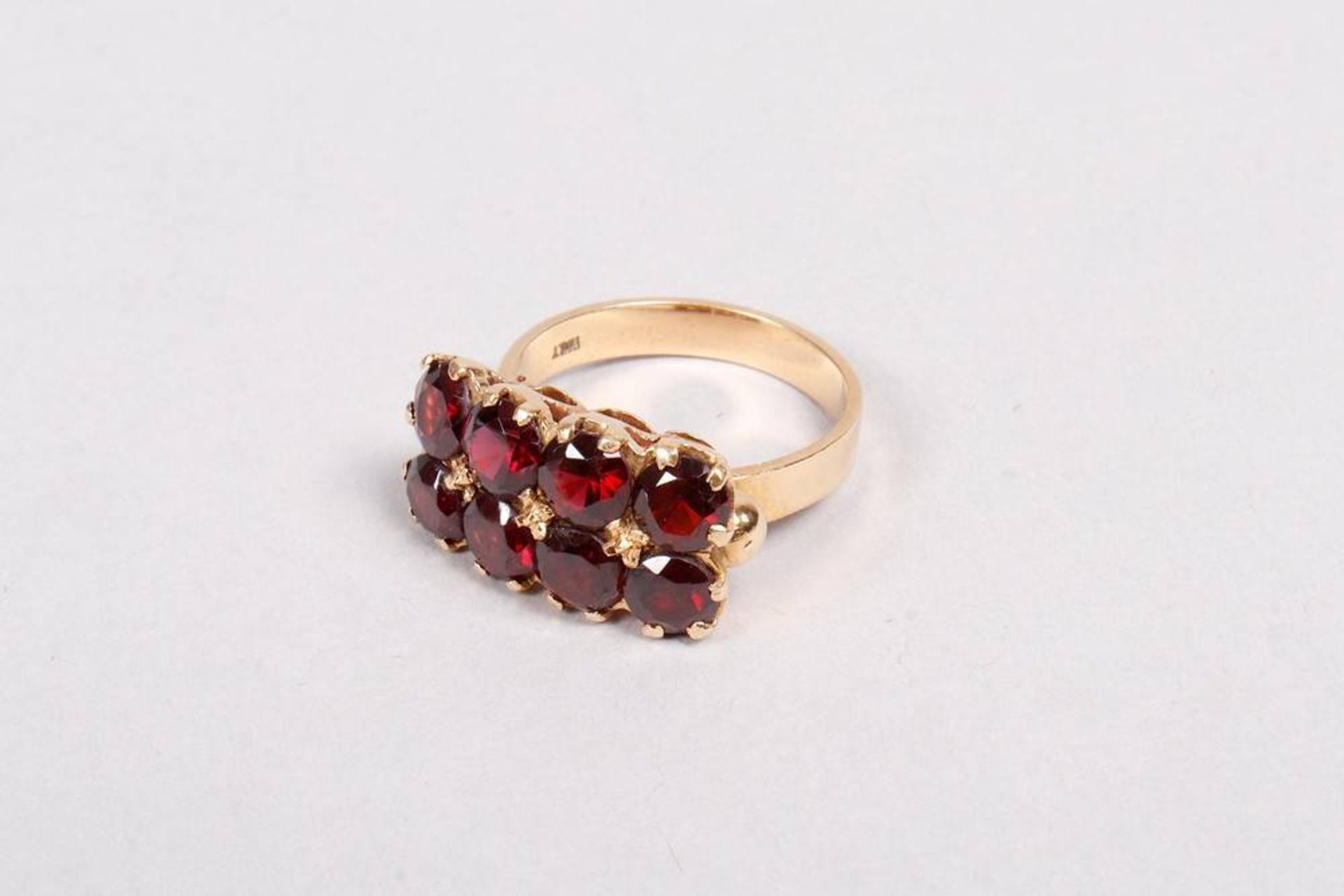 Large ring with 8 large diamond cut garnet stones, 750 gold, Italy around 1950 - Image 2 of 5