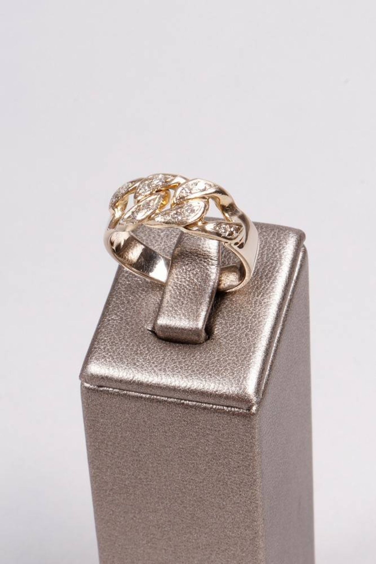 585 gold chain ring,