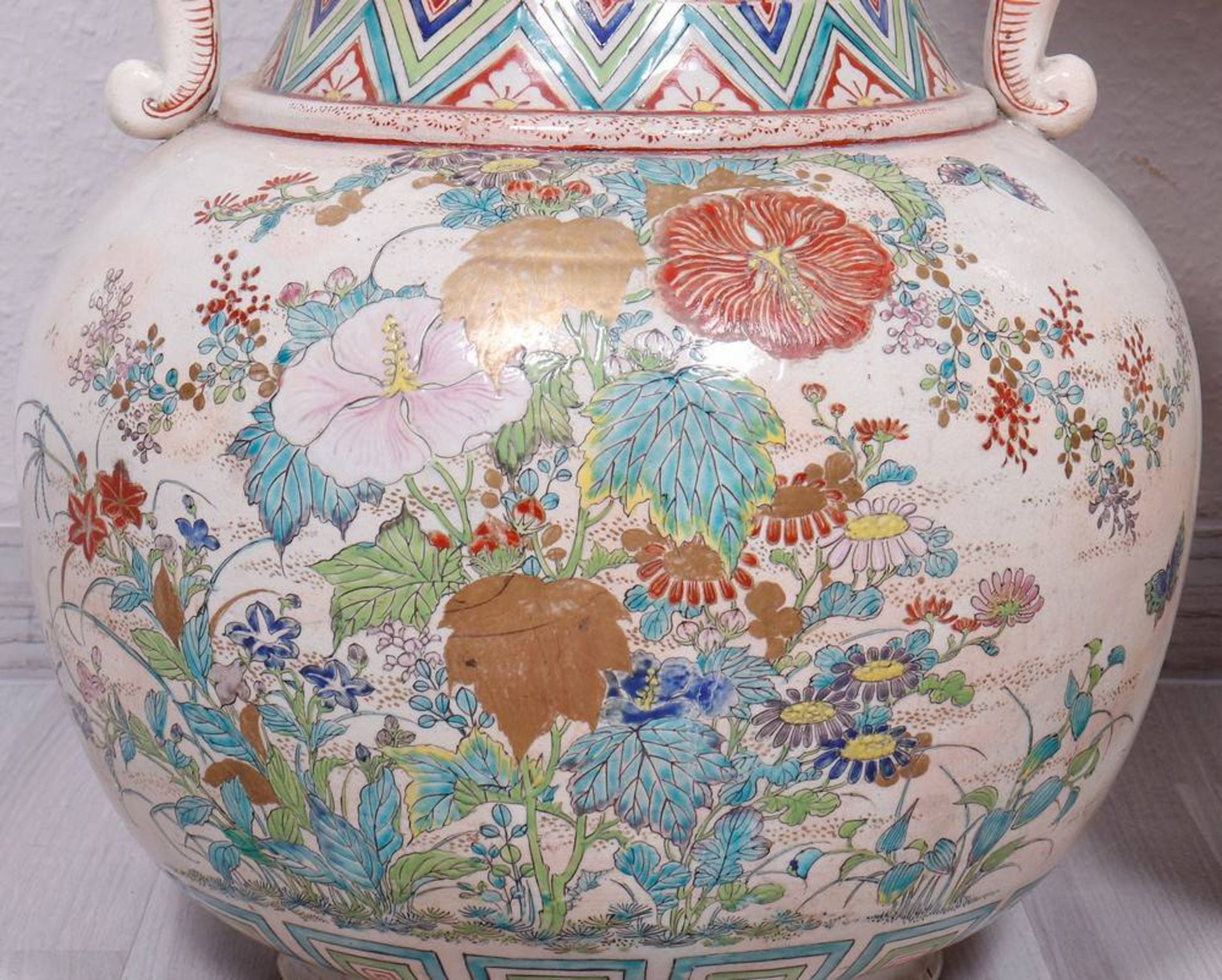 Pair of large vases, China, probably early 20th C. - Image 4 of 6