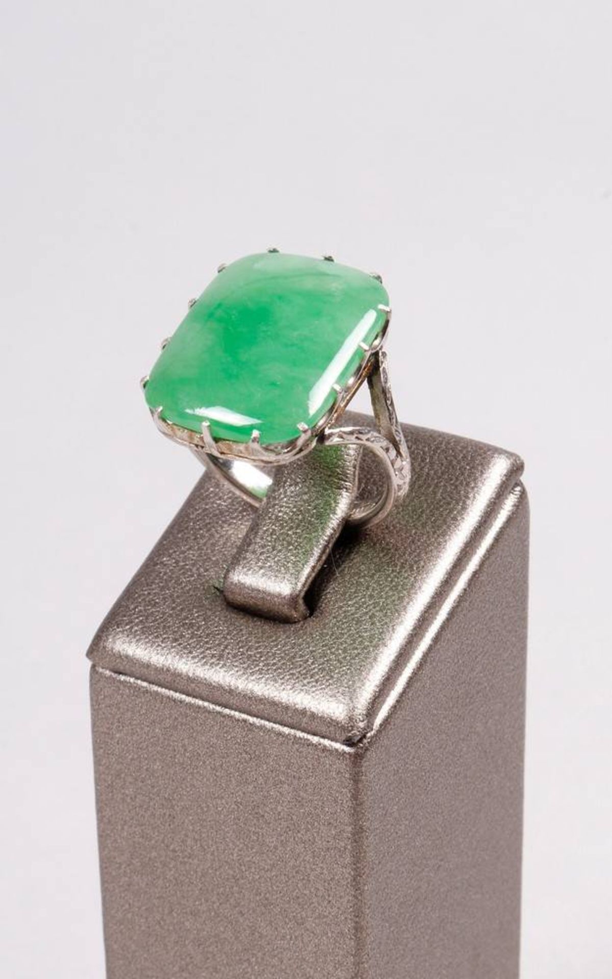 Art Deco, very fine jade ring