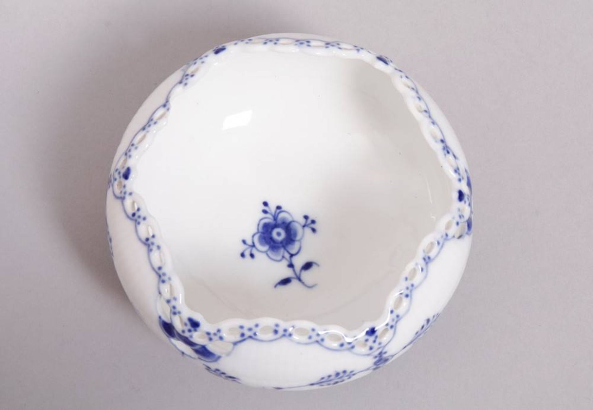 Small potpourri bowl, Royal Copenhagen, Denmark, ca. 1910/20 - Image 5 of 7